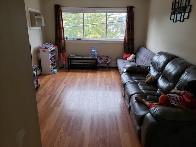 Photo - 726 Golden Ave