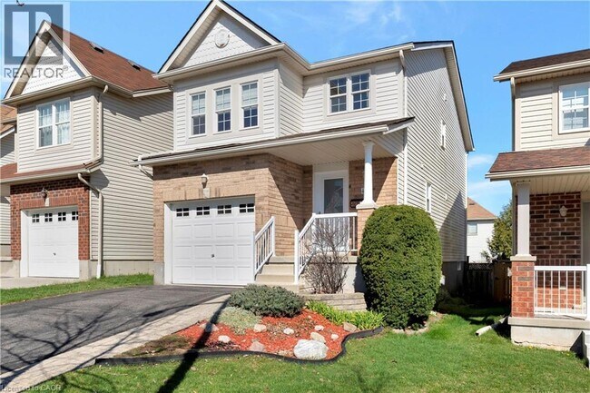 Photo - 460 Trembling Aspen Ave