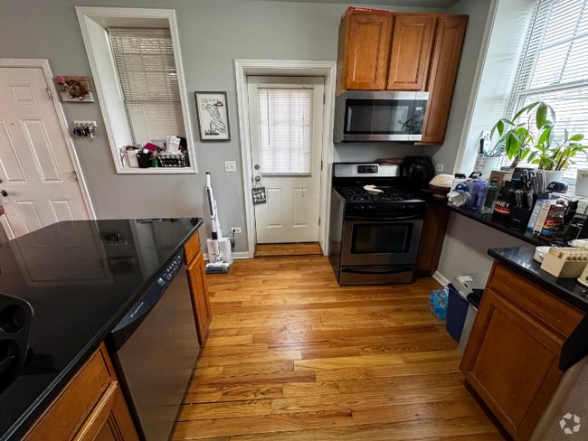 Building Photo - 3217 N Karlov Ave Rental