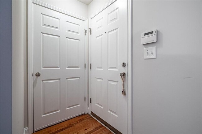 Photo - 402 Madison Ln S E Unidad 402