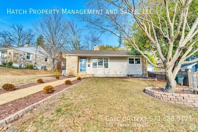 Building Photo - Updated and Charming home in Alexandria!