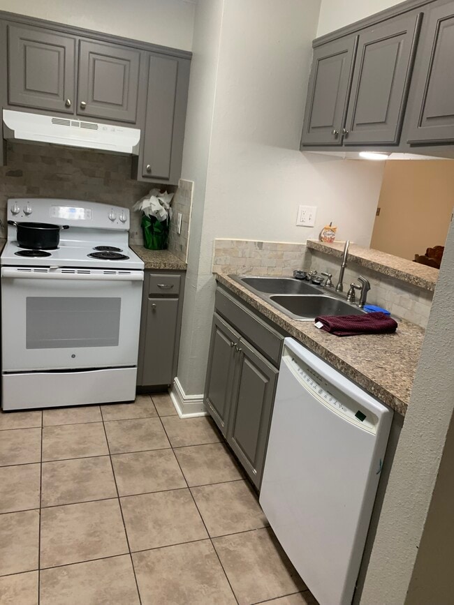 Photo - 14732 Hooper Rd