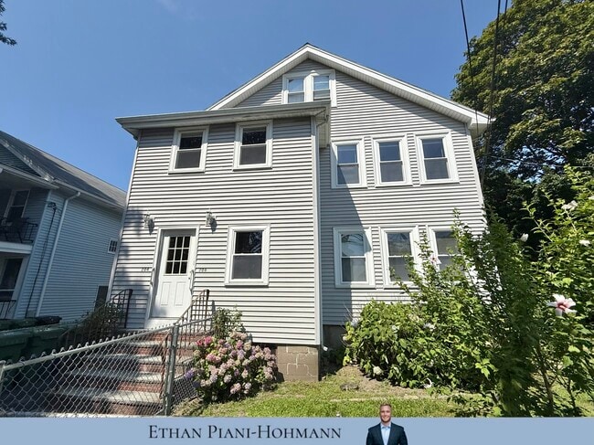Building Photo - 204 School St Unit 2 Rental