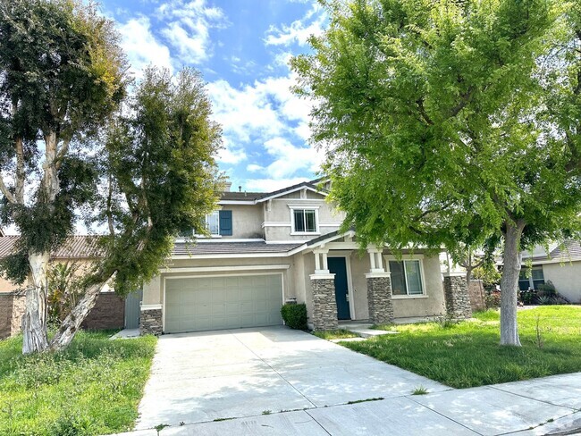 Building Photo - Spacious Family Oasis in the Heart of East... Rental