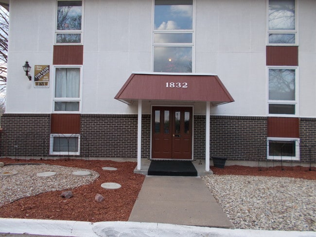 Photo - 1832 Claflin Rd