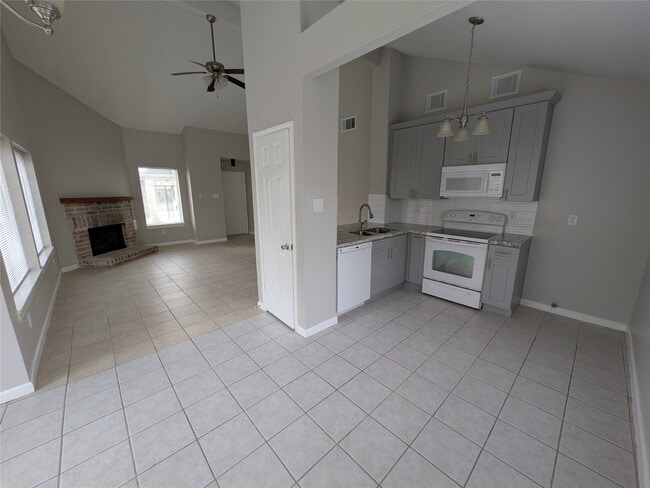 Photo - 18514 Meadows Way Dr