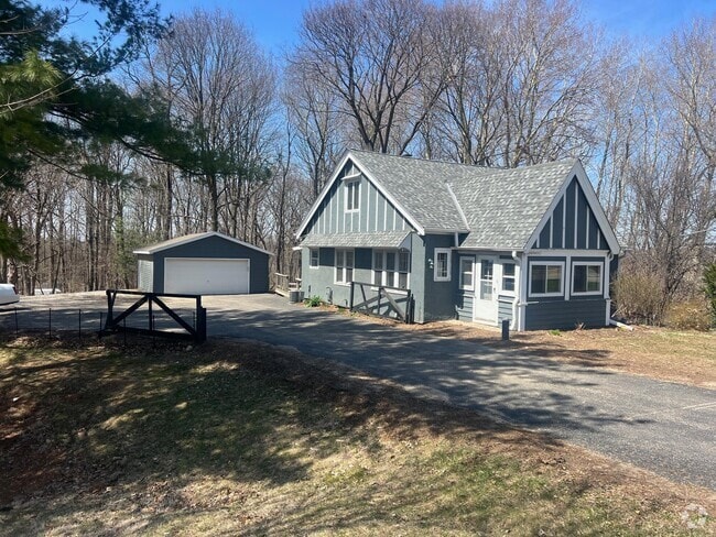 Building Photo - W330N4503 Lakeland Dr Rental