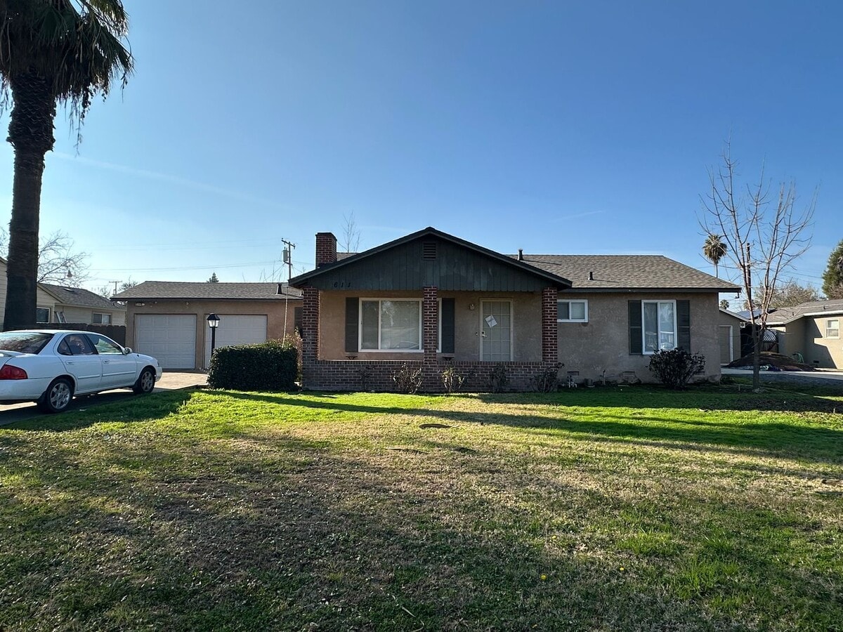 Charming home with Pool coming soon! - Charming home with Pool coming soon!