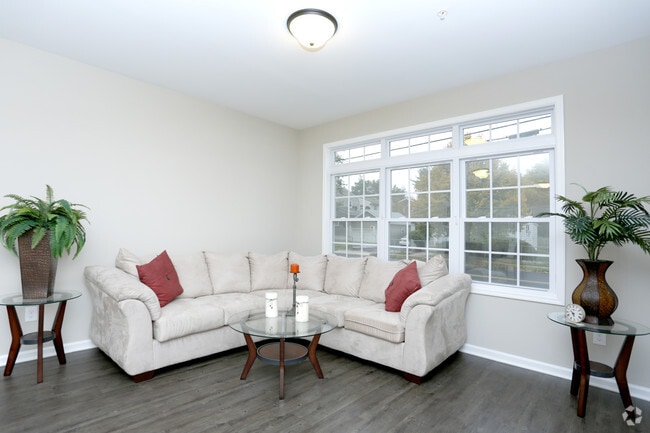 Living Room - Brookside Court At Rahway