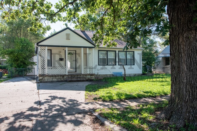 Building Photo - 804 N Battin St Rental