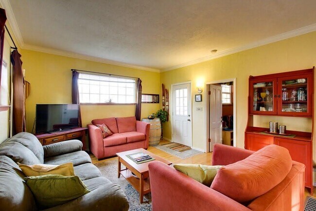 Photo - 1128 Hobson St