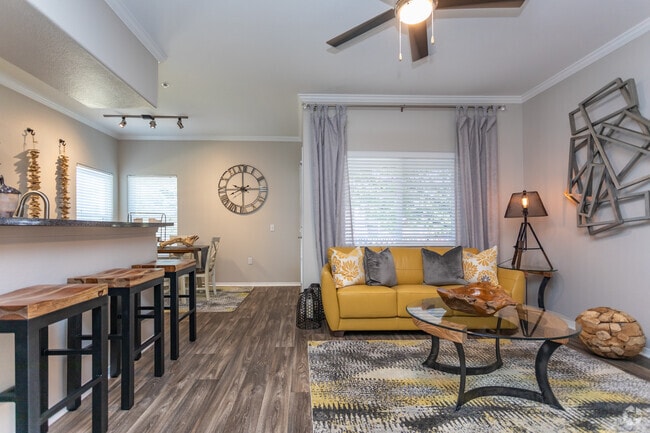 2BR, 2BA - 1280 SF - Creekside at Palmer Park