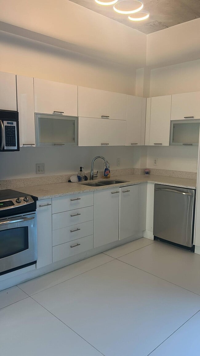 Building Photo - 133 NE 2nd Ave Unit 2310