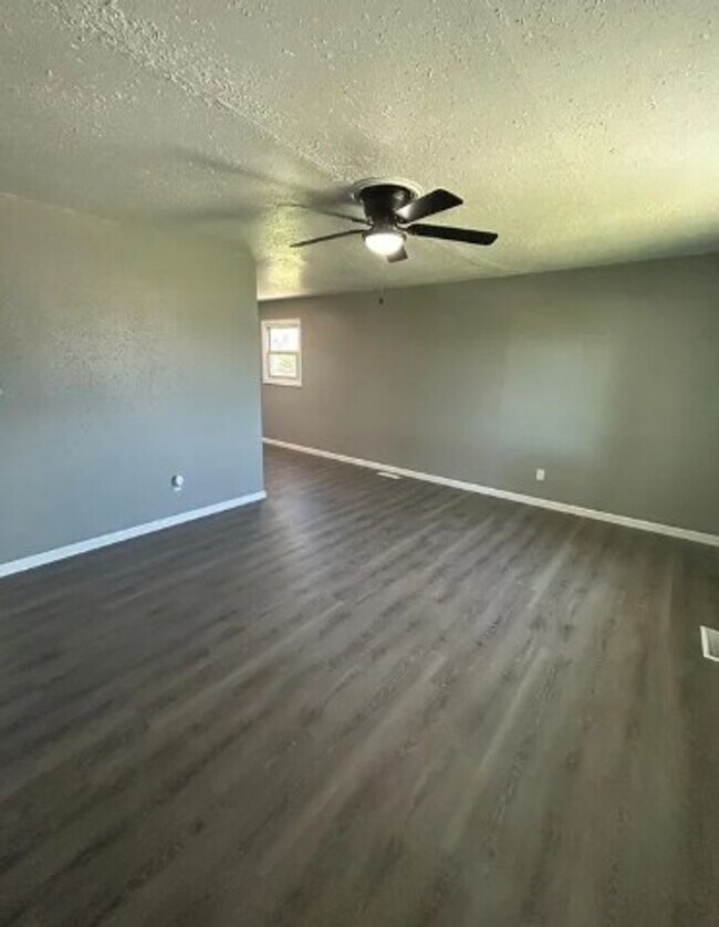 1700 Theodore Ln