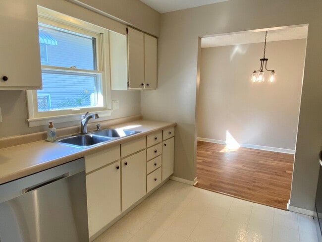 Photo - 2009 Crescent Dr