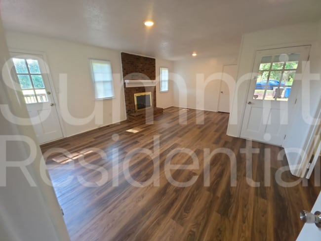 Photo - 1215 Wade Stephenson Rd