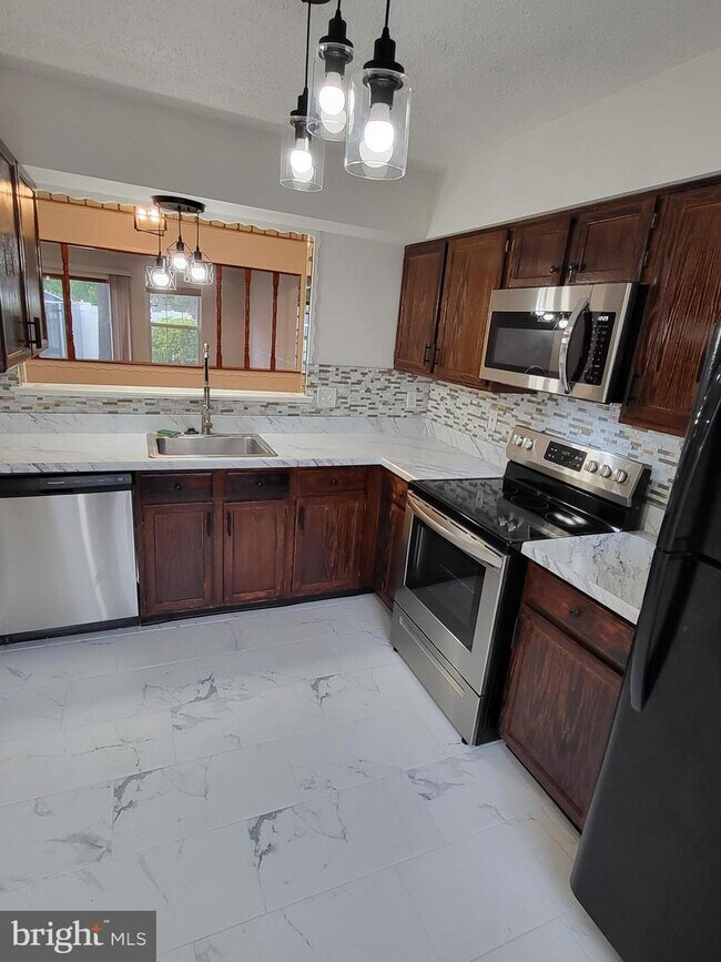 Photo - 56 Grant Ln Townhome