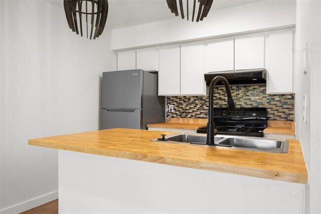 Photo - 620 S 1st St Unit 116