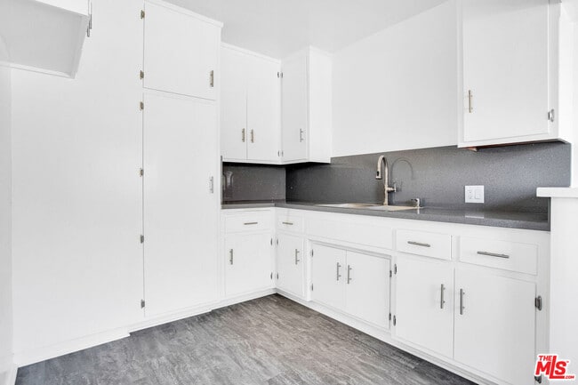 Photo - 176 W Elmwood Ave