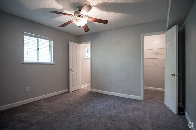 3 habitaciones, 2 baños - Manchester Park Apartments