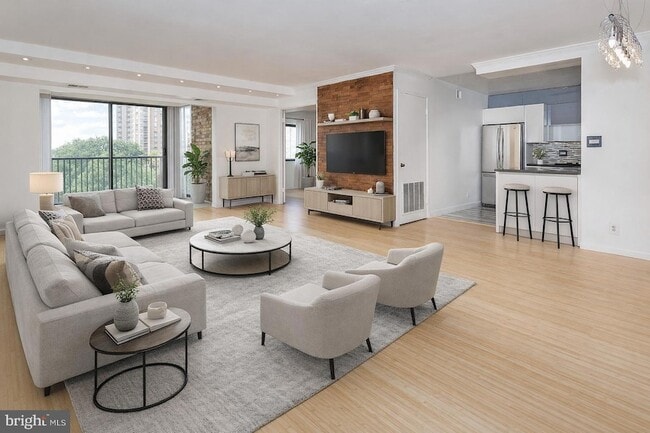 Building Photo - 5902 Mt Eagle Dr Unit 809