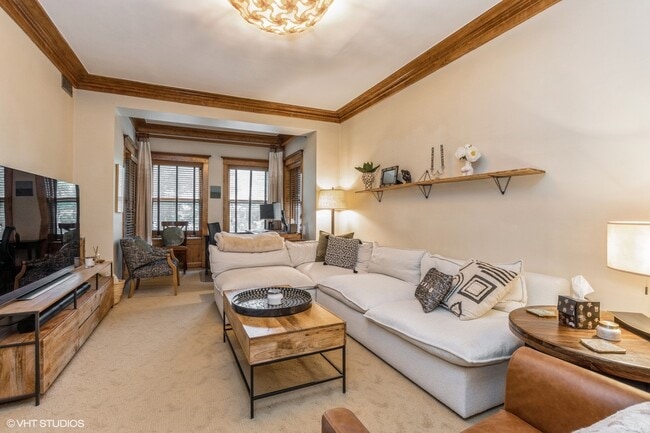Living Room 1 - 725 W Brompton Ave Unit Apartment 2