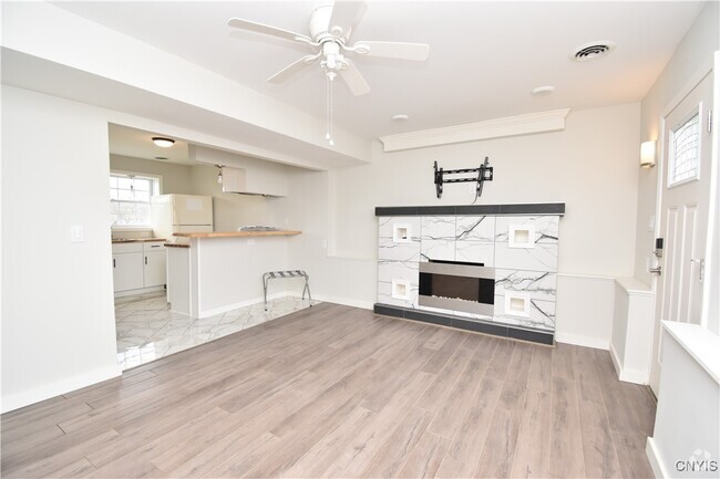 Building Photo - 102 Pine Dr Rental