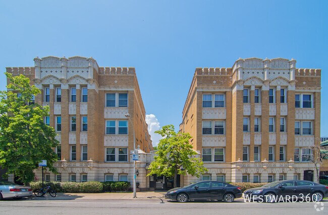 Building Photo - 4240 N Clarendon Ave Unit 402S Rental