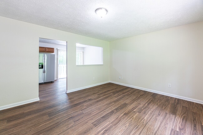 Photo - 320 Beechwood Dr
