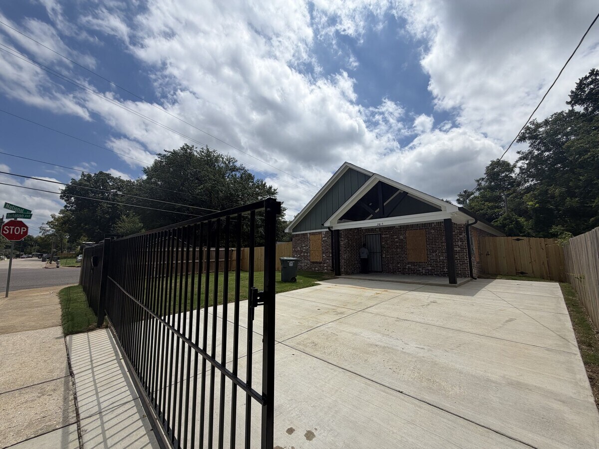 Photo - 3415 Buchanan Ave
