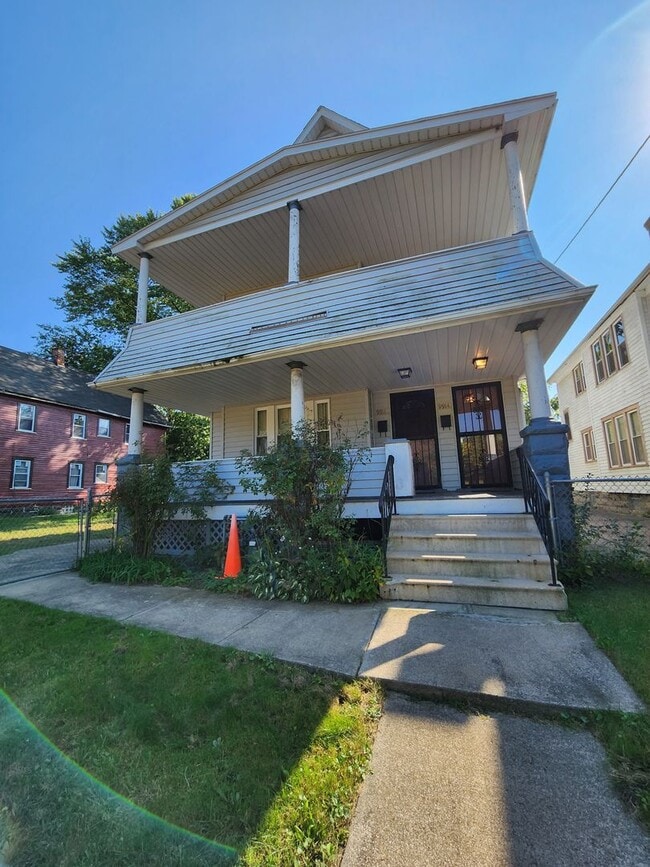 Building Photo - Adams9914 Unit 9914