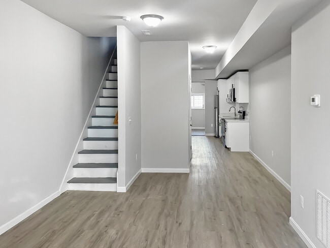 Photo - 1572 Carswell St