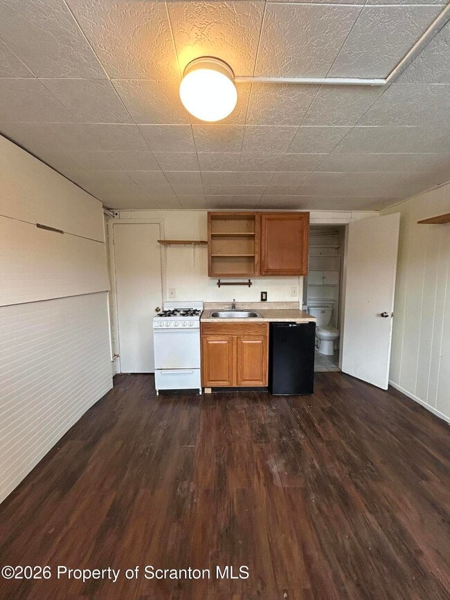 Photo - 1395-1395 Old Trail Rd