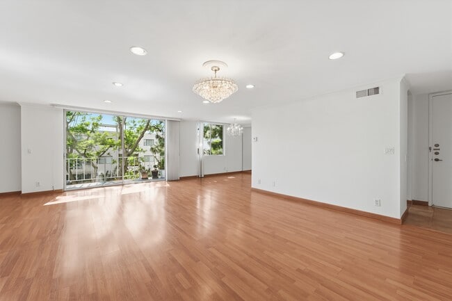 Photo - 100 S Doheny Dr Unit 213
