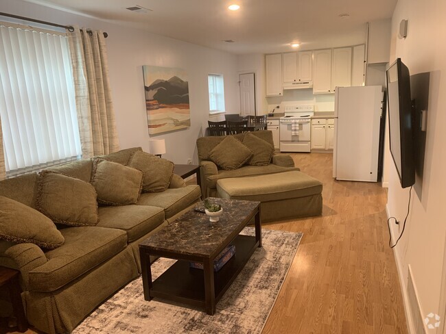 Building Photo - 942 Chestnut Ridge Rd Rental