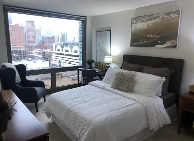 Photo - 1130 N Dearborn St