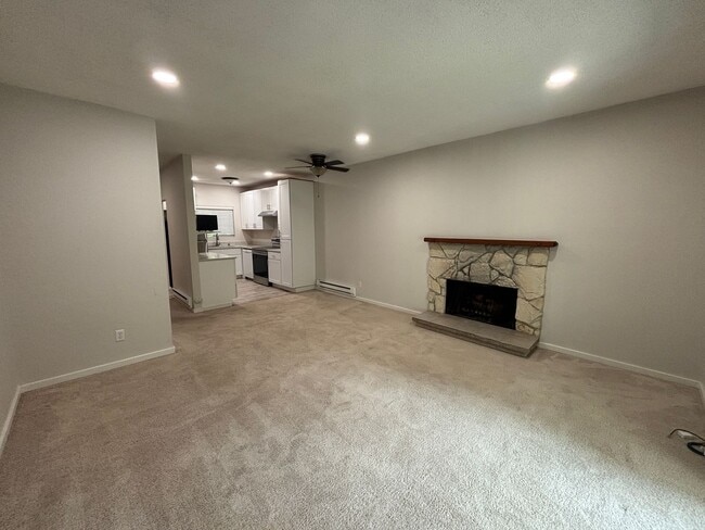 Photo - Beautiful updated Condo in Bellevue! (phot...