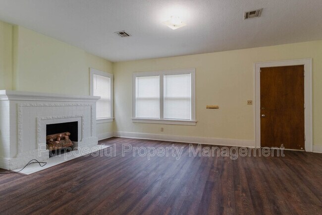 Photo - 728 NE 15th St