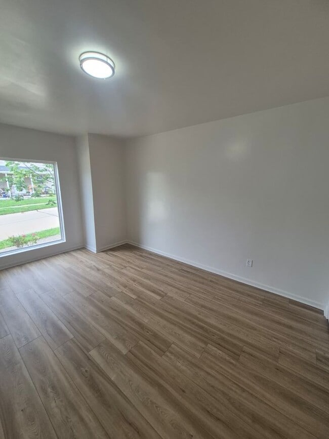 Photo - 143 Kenton St