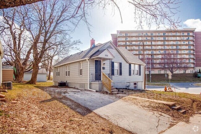 Building Photo - 325 W College St Rental