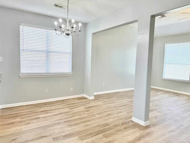 Photo - 909 Christopher Ln