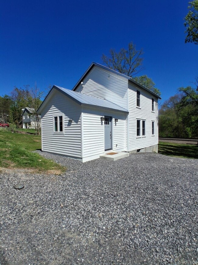 Building Photo - 11 Cedar St