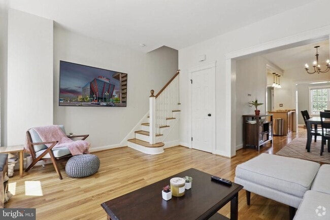 Building Photo - 2714 10th St NE Rental