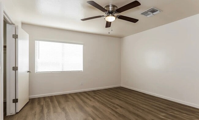 Photo - 704 Gibson St