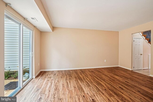 Photo - 3793 Port Hope Point