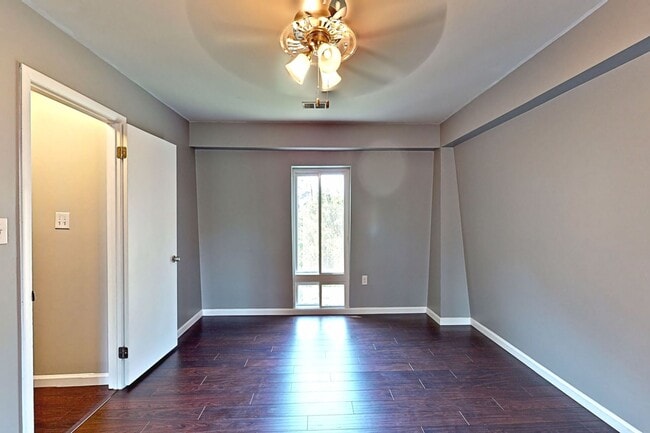 Photo - 4912 Herkimer St