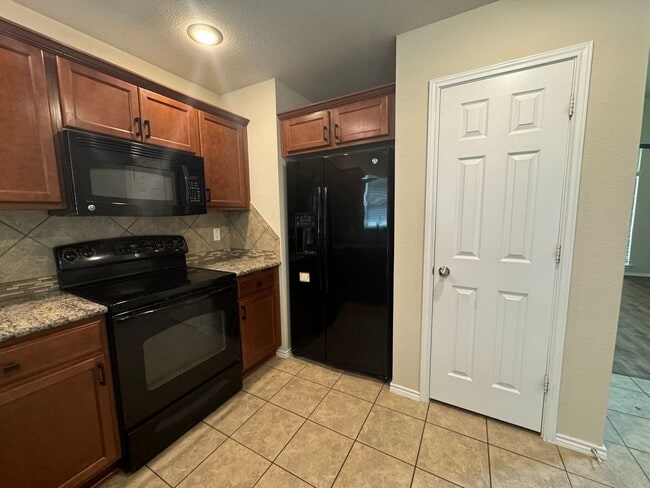 Photo - 4 bedroom located in Yowell Ranch!