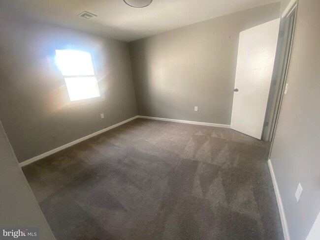 Photo - 880 W Oak St