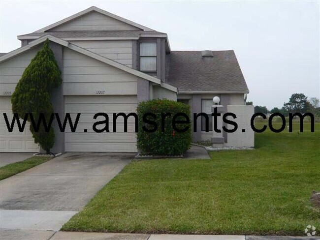 Building Photo - 3 bedroom Townhouse in Orlando