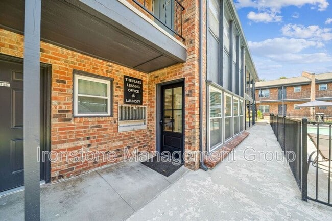 Building Photo - 3171 E 49th St Rental